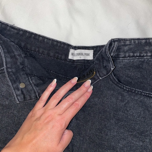 MILLENIAL PINK BLACK SHORTS - Picture 3 of 3